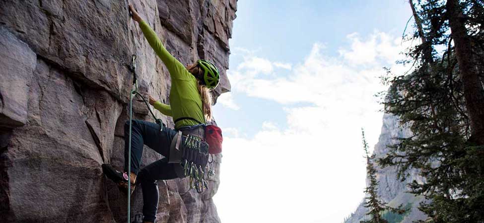 A Jans expert leads a steep climb above a lake.
