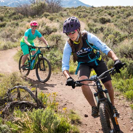 Jans Expert, Andrea Strauss, leading a mountain bike lesson in Round Valley